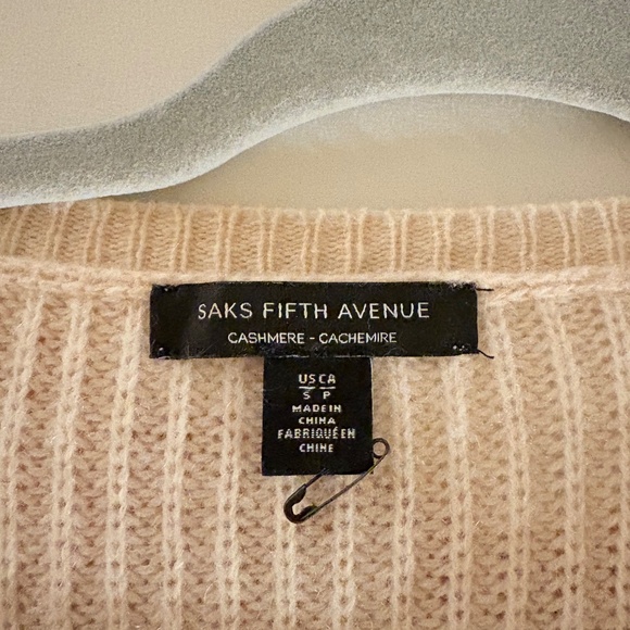 Saks Fifth Ave cashmere sweater, blush pink - Picture 2 of 2